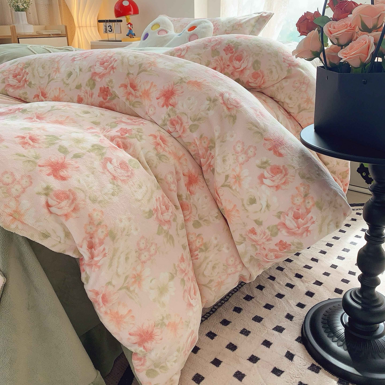 91家纺网 家纺一手货源 找家纺 莱豫家纺 2025新款加厚牛奶绒三件套四件套保暖不静电 花舞轻盈