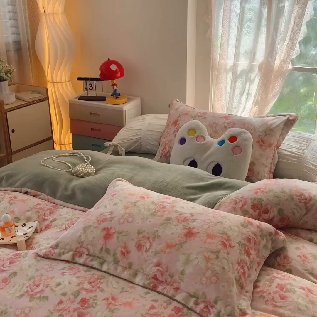 91家纺网 家纺一手货源 找家纺 莱豫家纺 2025新款加厚牛奶绒三件套四件套保暖不静电 花舞轻盈