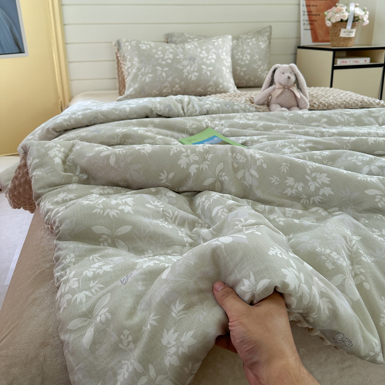 91家纺网 家纺一手货源 找家纺 麦伦家居 2025新款全棉双层纱3D豆豆被系列被子被芯（可配四件套） 云雾月影