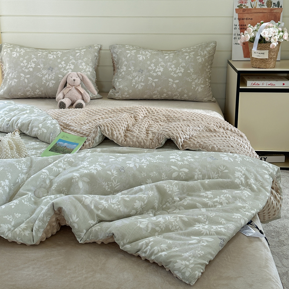 91家纺网 家纺一手货源 找家纺 麦伦家居 2025新款全棉双层纱3D豆豆被系列被子被芯（可配四件套） 云雾月影