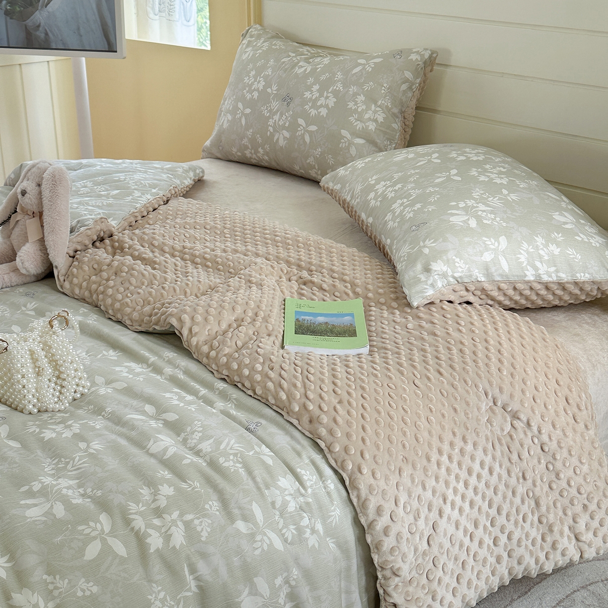 91家纺网 家纺一手货源 找家纺 麦伦家居 2025新款全棉双层纱3D豆豆被系列被子被芯（可配四件套） 云雾月影