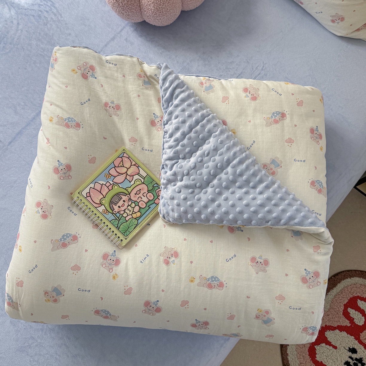 91家纺网 家纺一手货源 找家纺 麦伦家居 2025新款全棉双层纱3D豆豆被系列被子被芯（可配四件套） 小红象