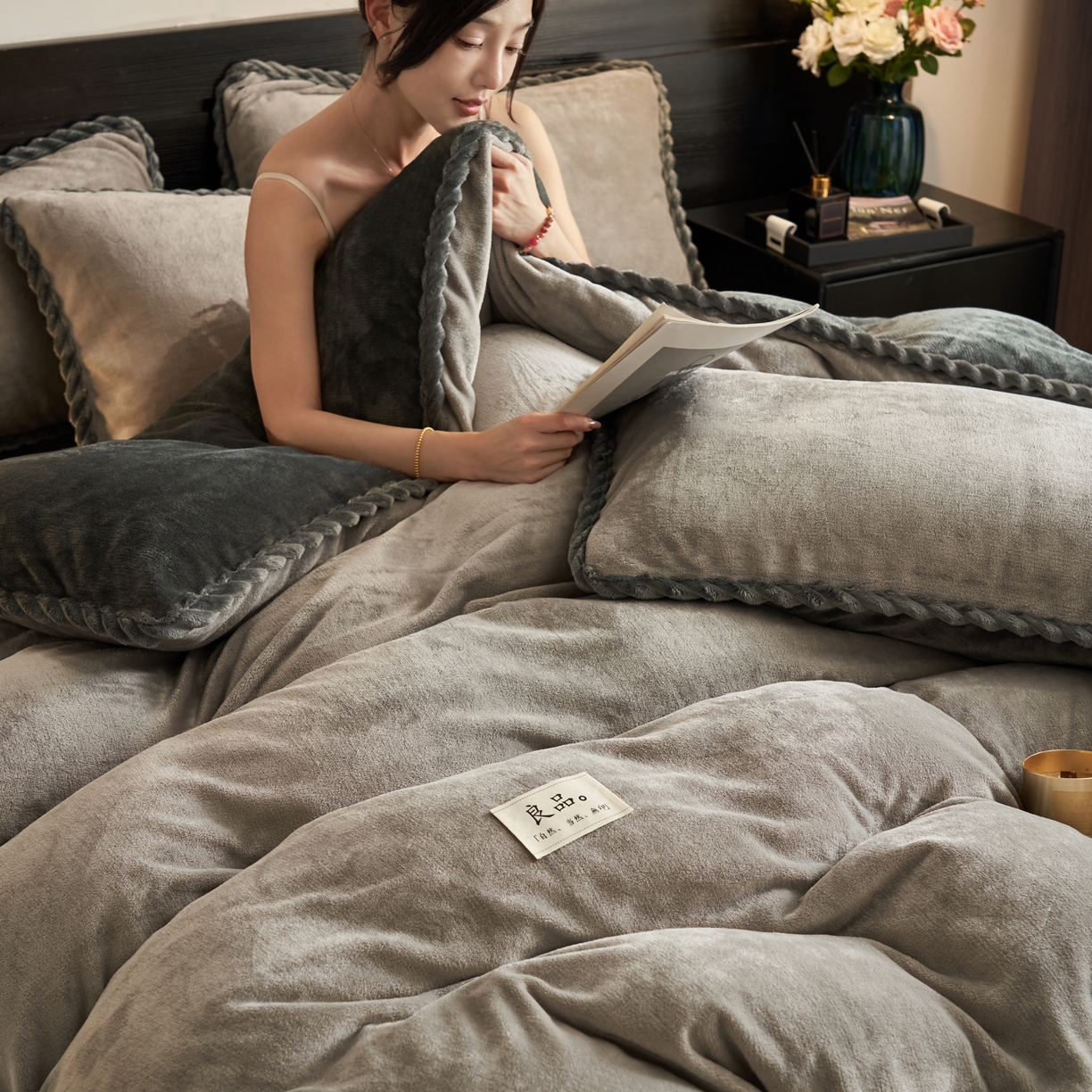 91家纺网 家纺一手货源 找家纺 早晨家纺 2025新款黑金牛奶绒纯色四件套-风格1 黑金-浅灰