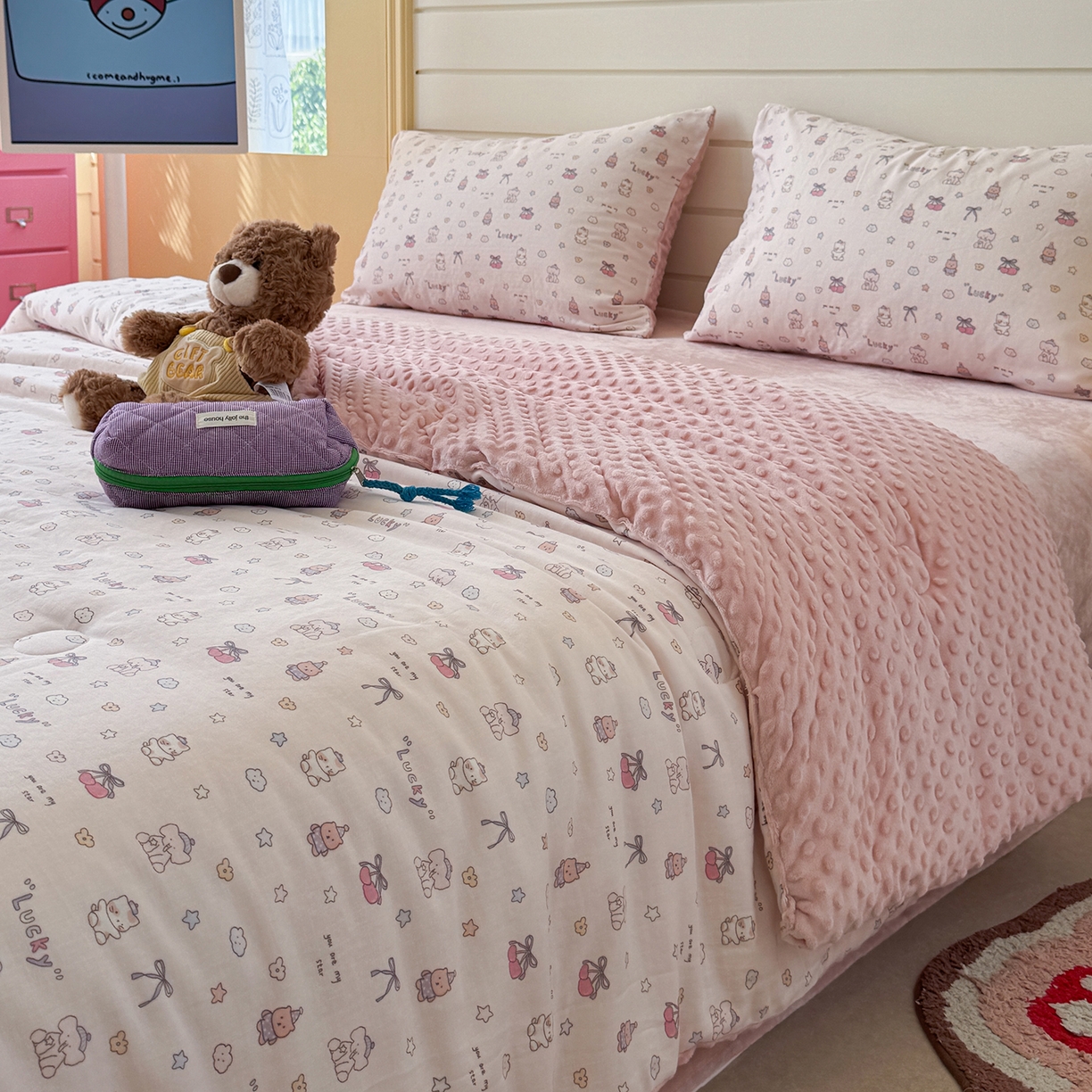 91家纺网 家纺一手货源 找家纺 麦伦家居 2025新款全棉双层纱3D豆豆被系列被子被芯（可配四件套） 皮皮象粉