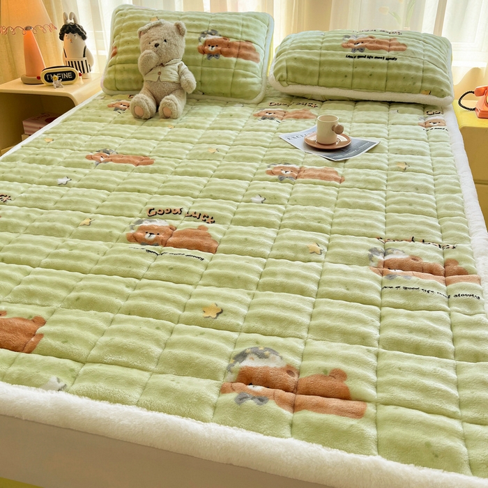 91家纺网 家纺一手货源 找家纺 梵朴 2025新款牛奶绒泡泡兔毛绒床垫学生宿舍床褥子床护垫大床款印花系列 趴趴熊