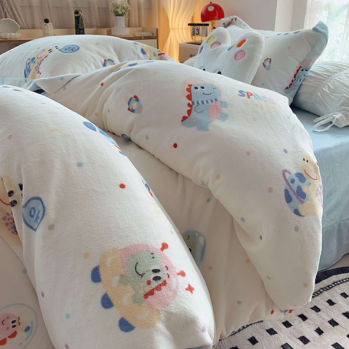 莱豫家纺 2025新款加厚牛奶绒三件套四件套保暖不静电 恐龙星球