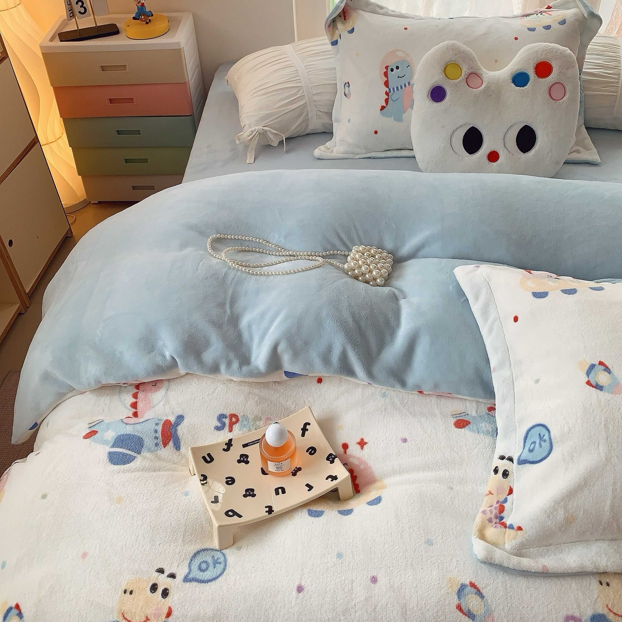 91家纺网 家纺一手货源 找家纺 莱豫家纺 2025新款加厚牛奶绒三件套四件套保暖不静电 恐龙星球