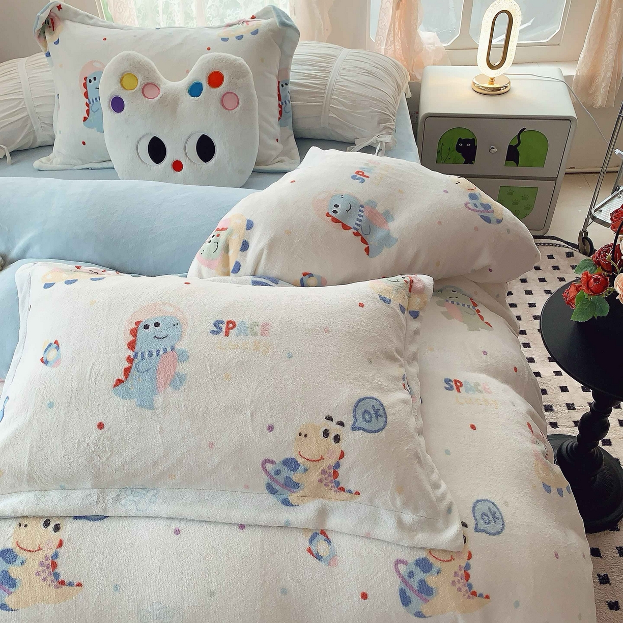 91家纺网 家纺一手货源 找家纺 莱豫家纺 2025新款加厚牛奶绒三件套四件套保暖不静电 恐龙星球