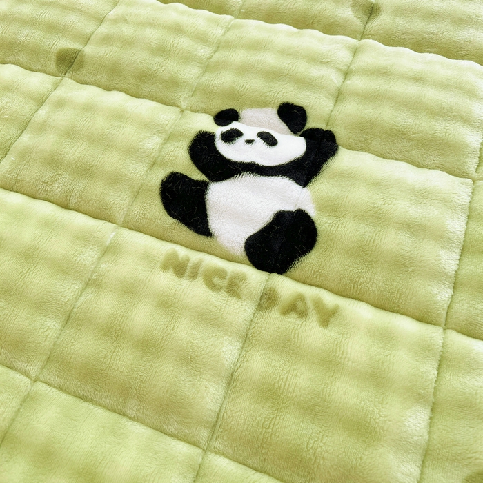 91家纺网 家纺一手货源 找家纺 梵朴 2025新款牛奶绒泡泡兔毛绒床垫学生宿舍床褥子床护垫大床款印花系列 顽皮小熊猫