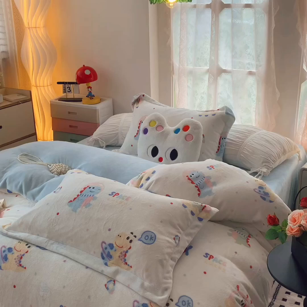 91家纺网 家纺一手货源 找家纺 莱豫家纺 2025新款加厚牛奶绒三件套四件套保暖不静电 恐龙星球