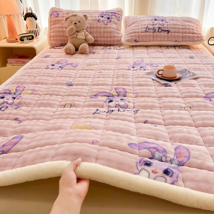 91家纺网 家纺一手货源 找家纺 梵朴 2025新款牛奶绒泡泡兔毛绒床垫学生宿舍床褥子床护垫大床款印花系列 星黛露粉