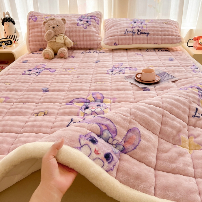 91家纺网 家纺一手货源 找家纺 梵朴 2025新款牛奶绒泡泡兔毛绒床垫学生宿舍床褥子床护垫大床款印花系列 星黛露粉