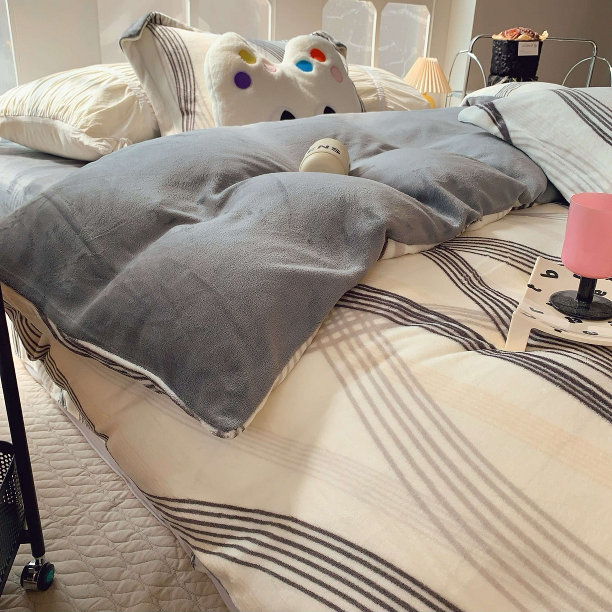 91家纺网 家纺一手货源 找家纺 莱豫家纺 2025新款加厚牛奶绒三件套四件套保暖不静电 莱茵河灰