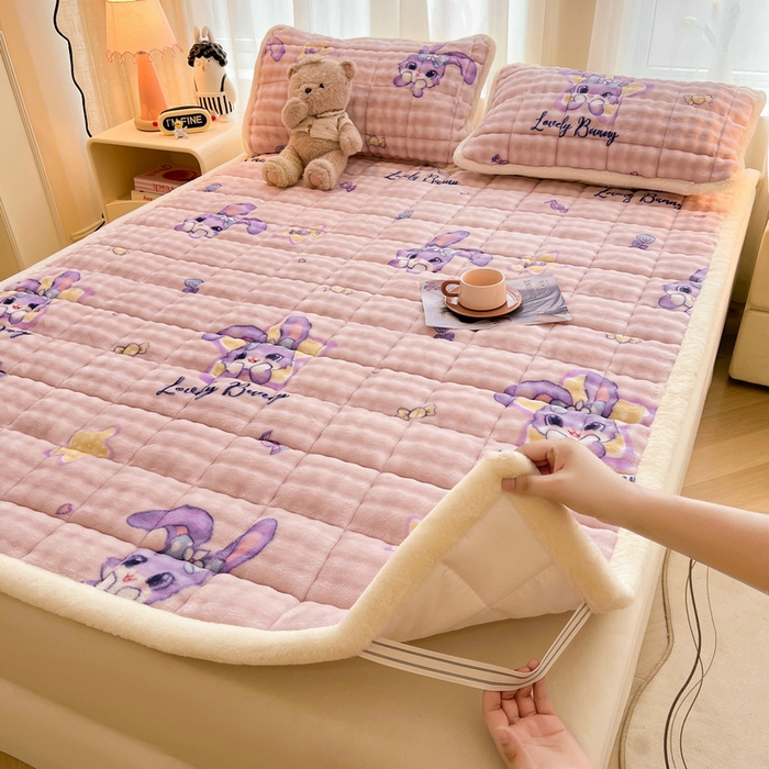 91家纺网 家纺一手货源 找家纺 梵朴 2025新款牛奶绒泡泡兔毛绒床垫学生宿舍床褥子床护垫大床款印花系列 星黛露粉