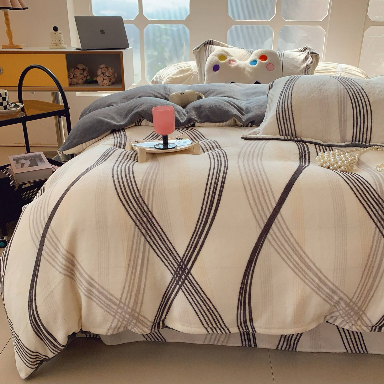 91家纺网 家纺一手货源 找家纺 莱豫家纺 2025新款加厚牛奶绒三件套四件套保暖不静电 莱茵河灰