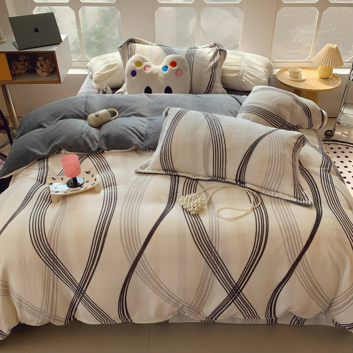 91家纺网 家纺一手货源 找家纺 莱豫家纺 2025新款加厚牛奶绒三件套四件套保暖不静电 莱茵河灰