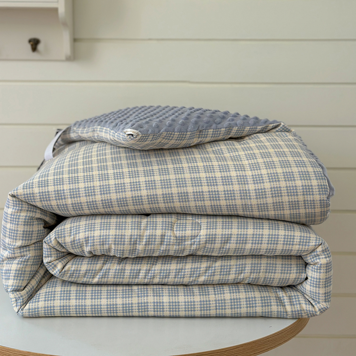 91家纺网 家纺一手货源 找家纺 麦伦家居 2025新款全棉双层纱3D豆豆被系列被子被芯（可配四件套） 奶油松饼蓝