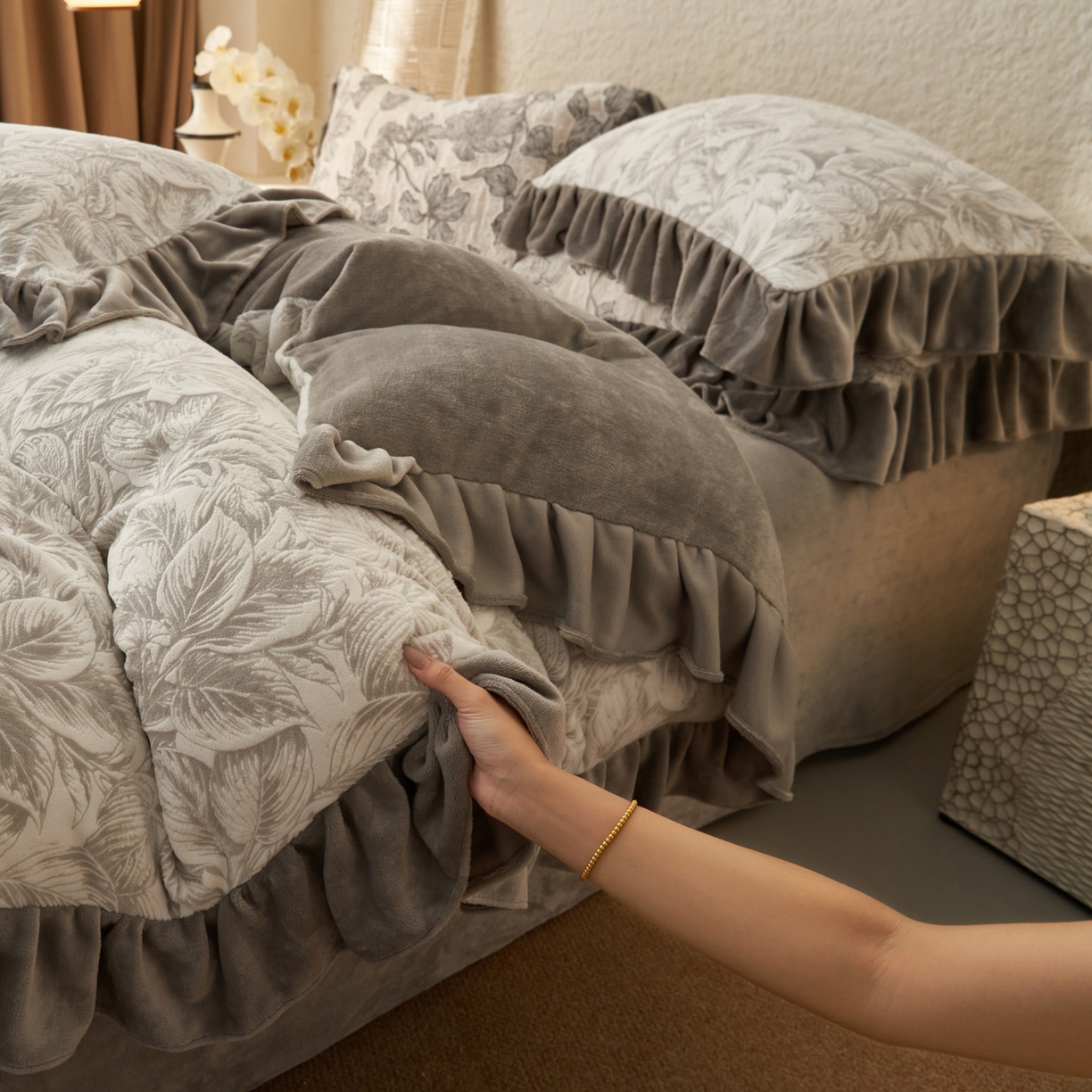 91家纺网 家纺一手货源 找家纺 早晨家纺 2025新款高克重牛奶绒烂花四件套 叶素