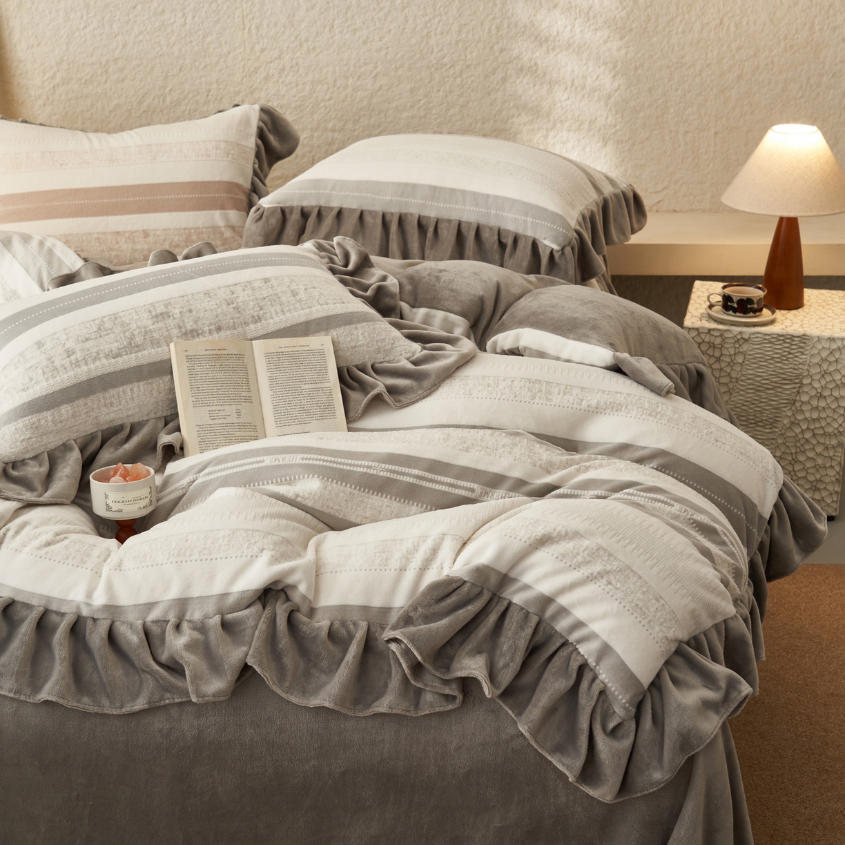 91家纺网 家纺一手货源 找家纺 早晨家纺 2025新款高克重牛奶绒烂花四件套 浅叙