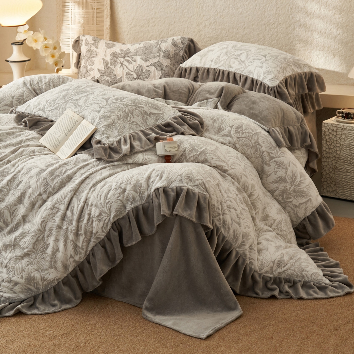 91家纺网 家纺一手货源 找家纺 早晨家纺 2025新款高克重牛奶绒烂花四件套 叶素