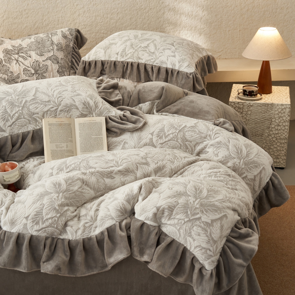 91家纺网 家纺一手货源 找家纺 早晨家纺 2025新款高克重牛奶绒烂花四件套 叶素