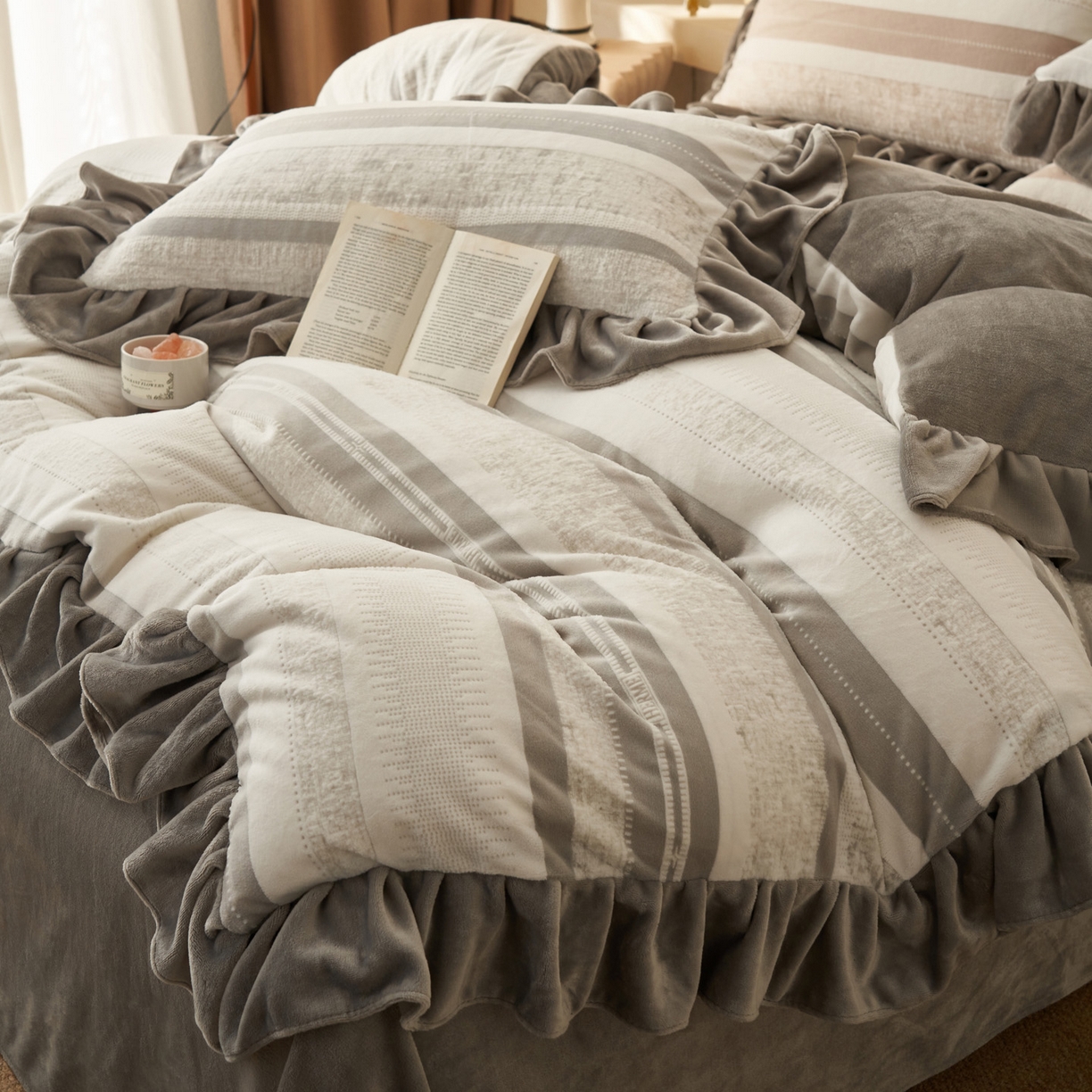 91家纺网 家纺一手货源 找家纺 早晨家纺 2025新款高克重牛奶绒烂花四件套 浅叙