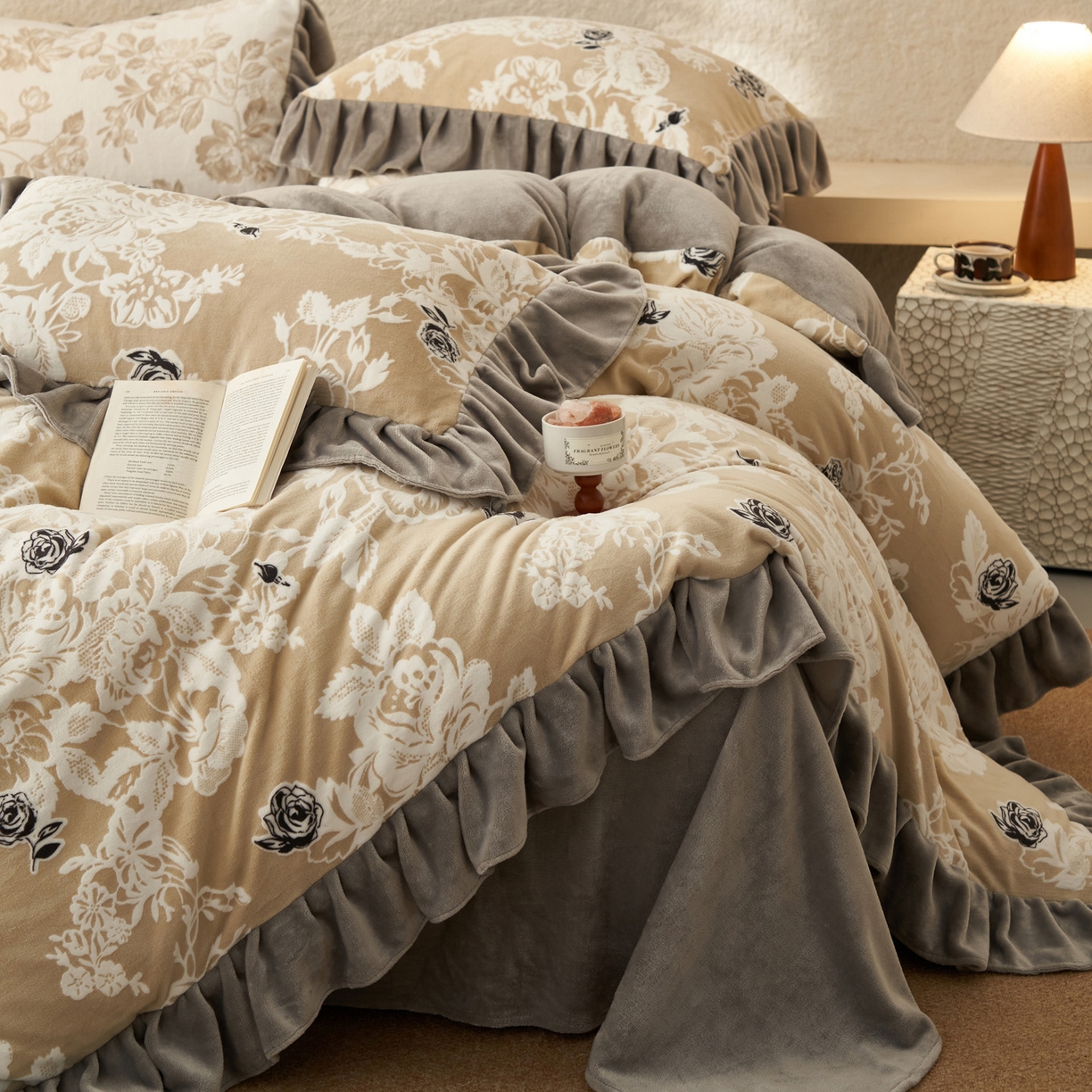 91家纺网 家纺一手货源 找家纺 早晨家纺 2025新款高克重牛奶绒烂花四件套 雅庭花叙