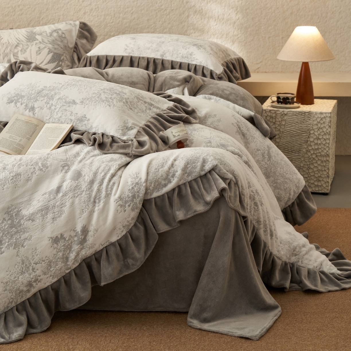 91家纺网 家纺一手货源 找家纺 （总）早晨家纺 2025新款高克重牛奶绒烂花四件套