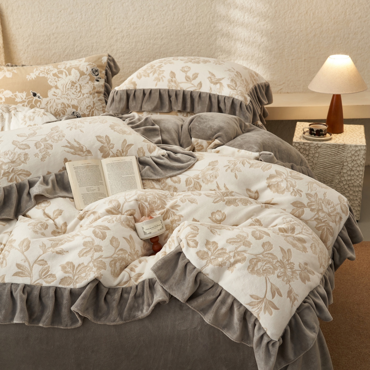 91家纺网 家纺一手货源 找家纺 早晨家纺 2025新款高克重牛奶绒烂花四件套 金叶漫