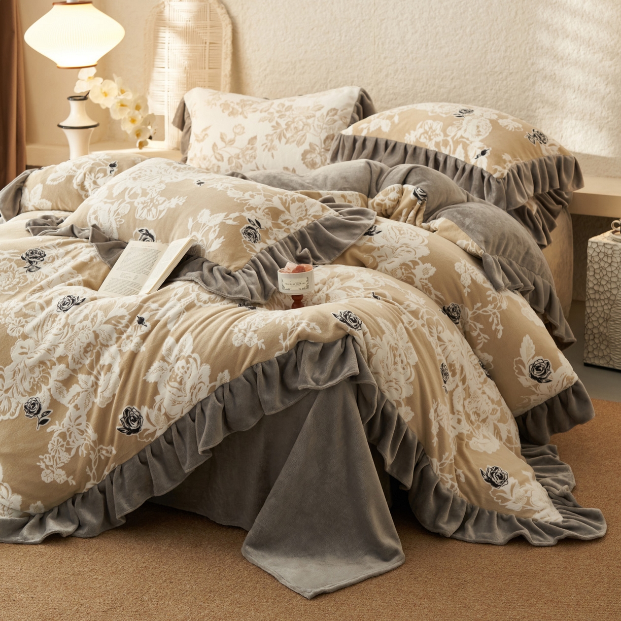 91家纺网 家纺一手货源 找家纺 早晨家纺 2025新款高克重牛奶绒烂花四件套 雅庭花叙