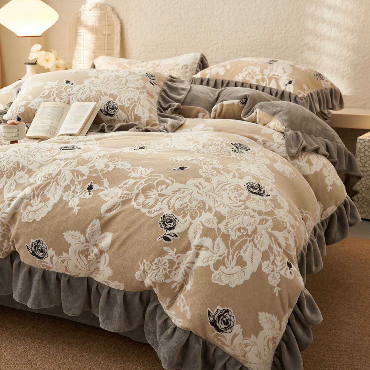 91家纺网 家纺一手货源 找家纺 早晨家纺 2025新款高克重牛奶绒烂花四件套 雅庭花叙