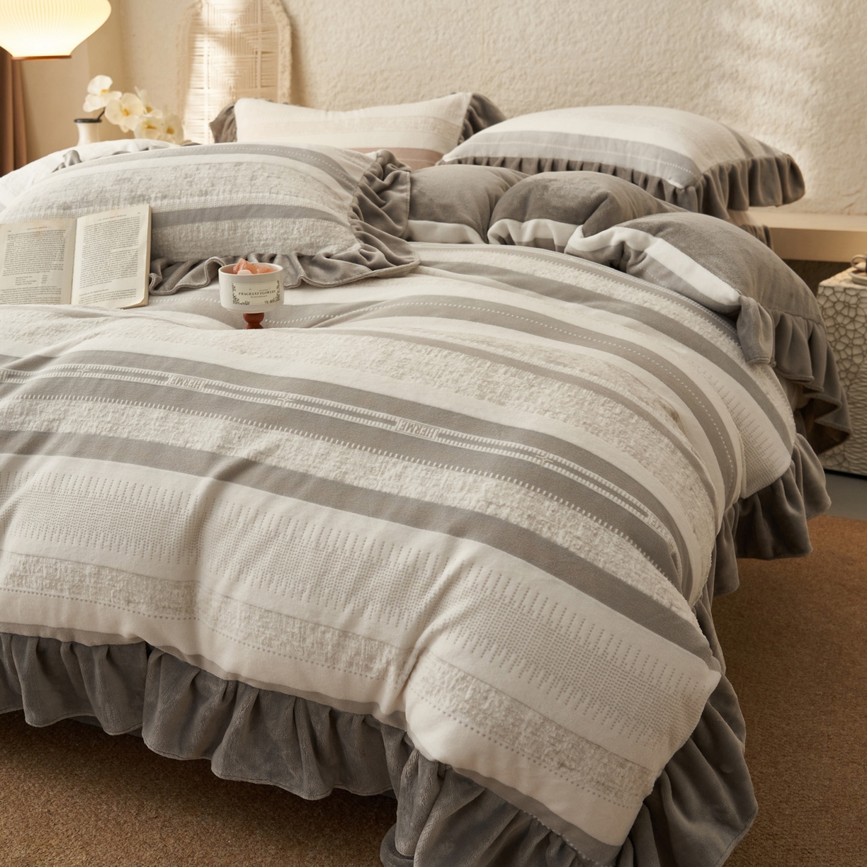 91家纺网 家纺一手货源 找家纺 早晨家纺 2025新款高克重牛奶绒烂花四件套 浅叙