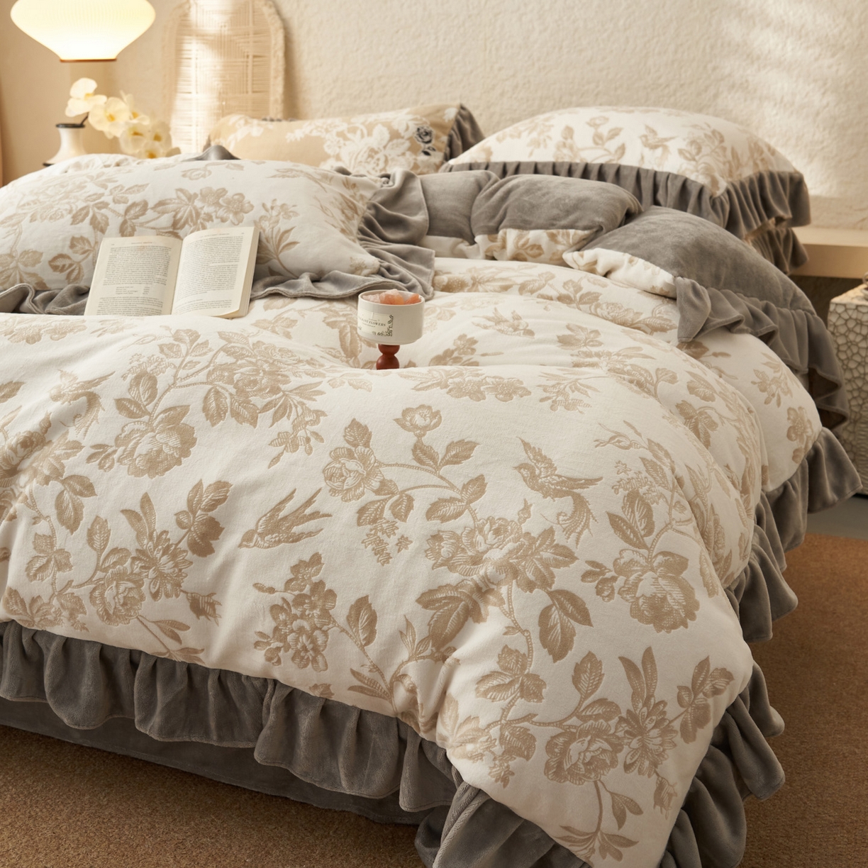 91家纺网 家纺一手货源 找家纺 早晨家纺 2025新款高克重牛奶绒烂花四件套 金叶漫