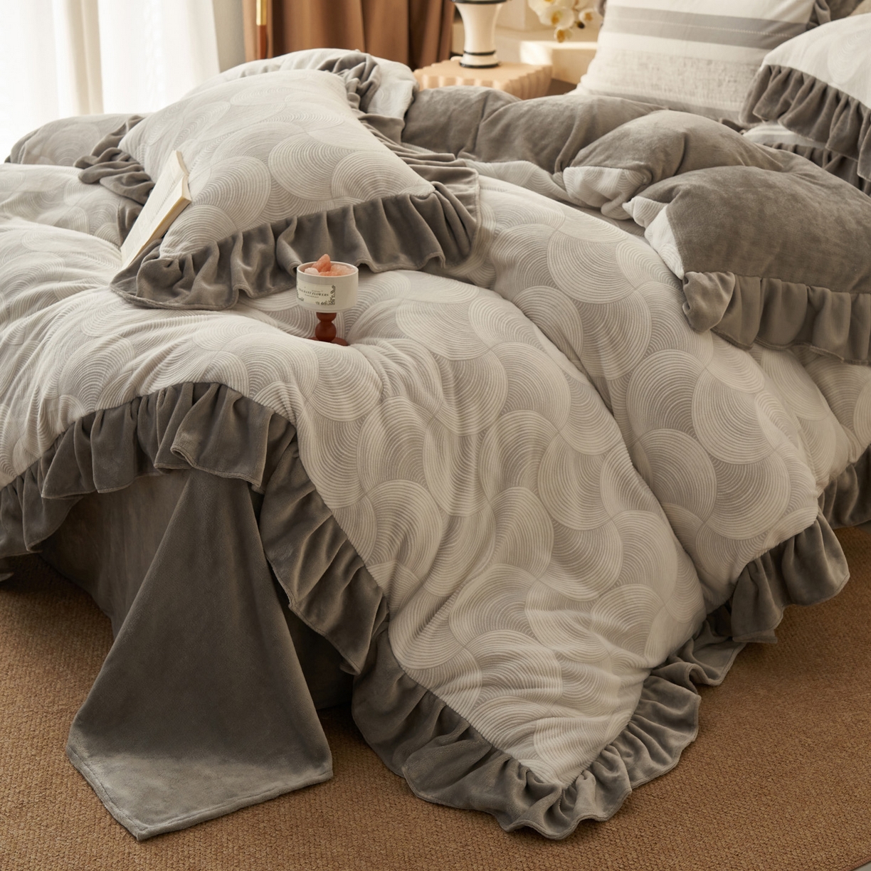 91家纺网 家纺一手货源 找家纺 早晨家纺 2025新款高克重牛奶绒烂花四件套 圈语眠