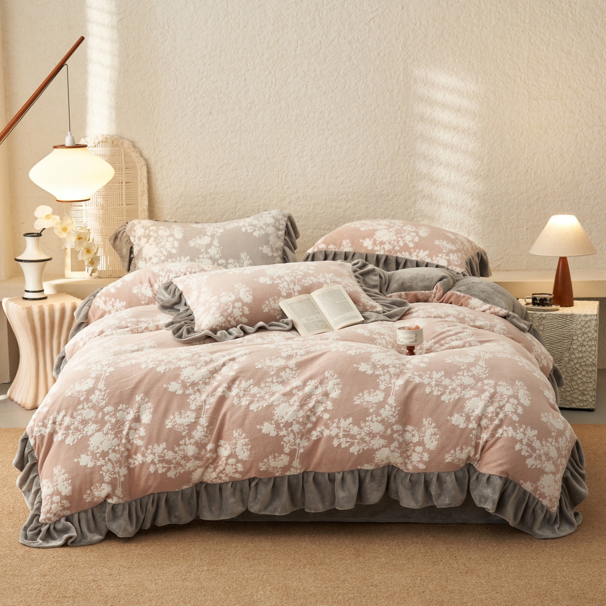 91家纺网 家纺一手货源 找家纺 早晨家纺 2025新款高克重牛奶绒烂花四件套 粉花眠