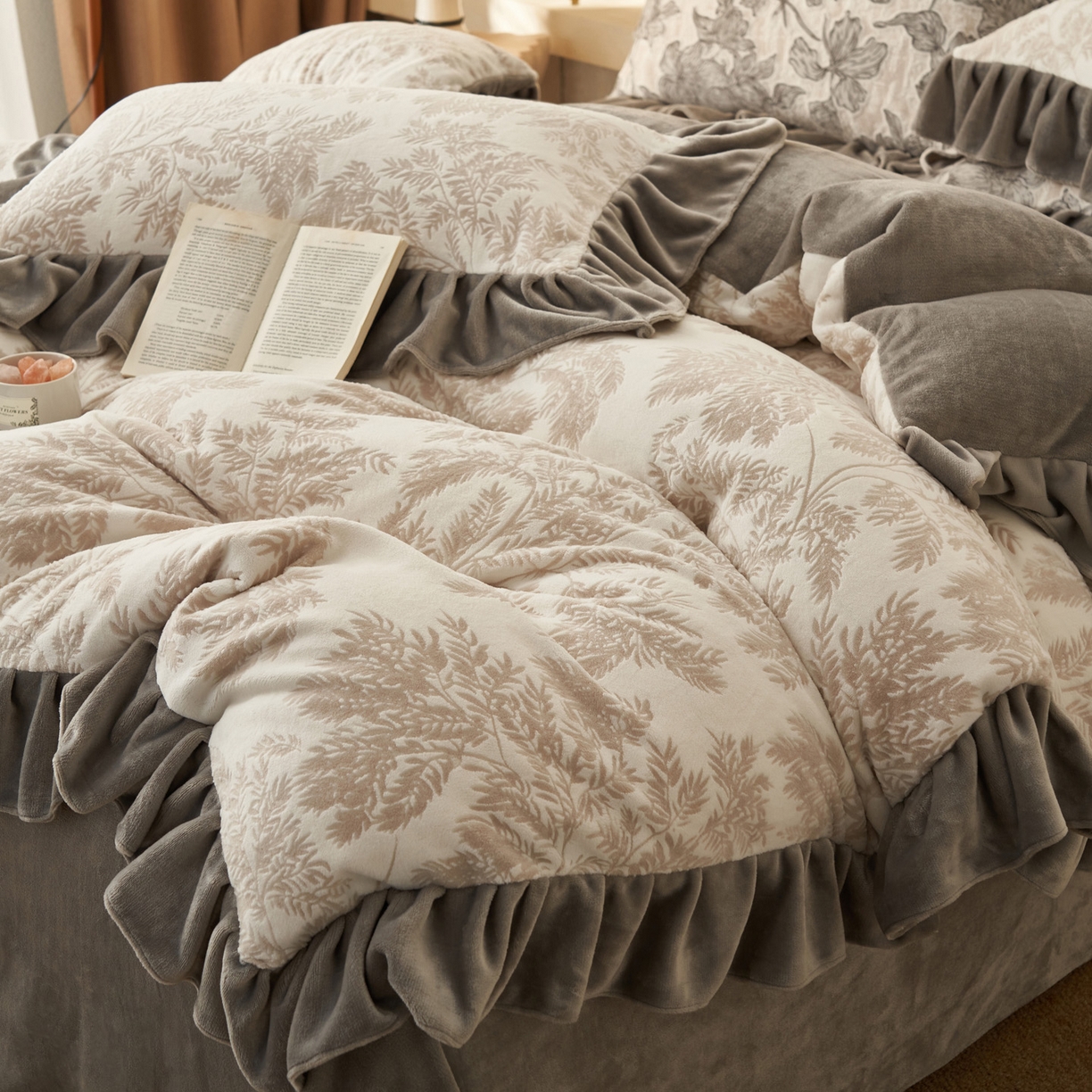 91家纺网 家纺一手货源 找家纺 早晨家纺 2025新款高克重牛奶绒烂花四件套 叶韵