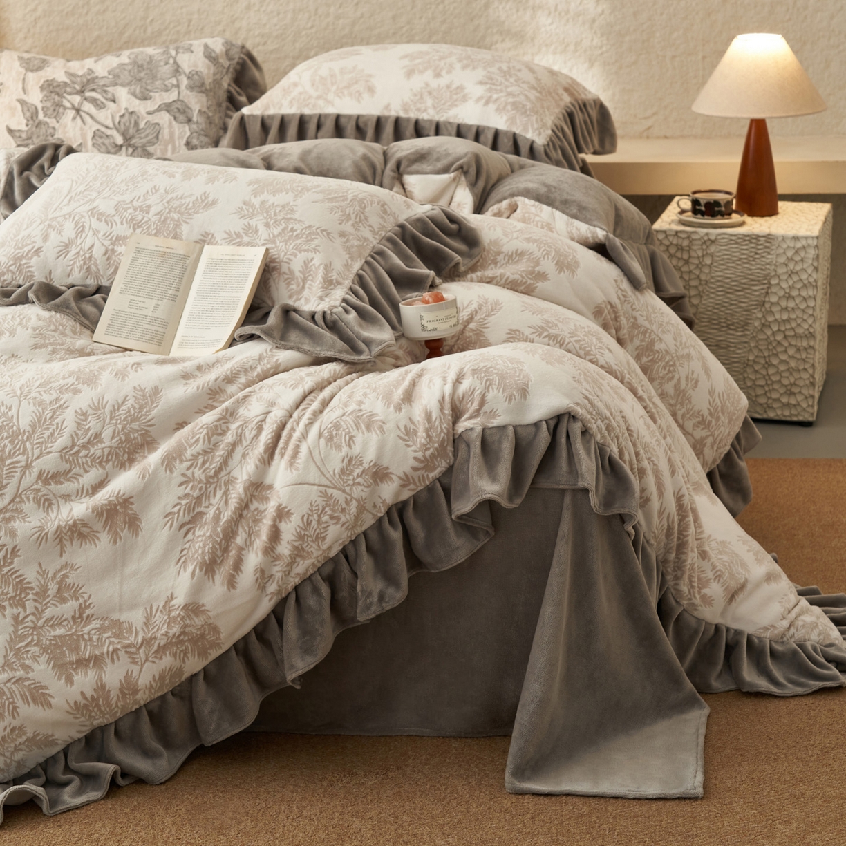 91家纺网 家纺一手货源 找家纺 早晨家纺 2025新款高克重牛奶绒烂花四件套 叶韵