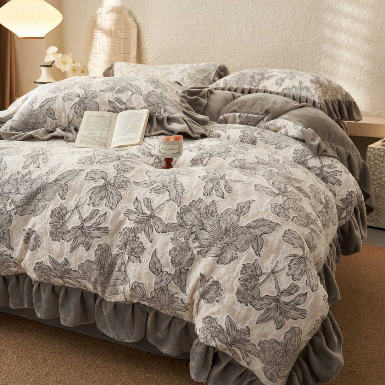 91家纺网 家纺一手货源 找家纺 早晨家纺 2025新款高克重牛奶绒烂花四件套 素花漫庭