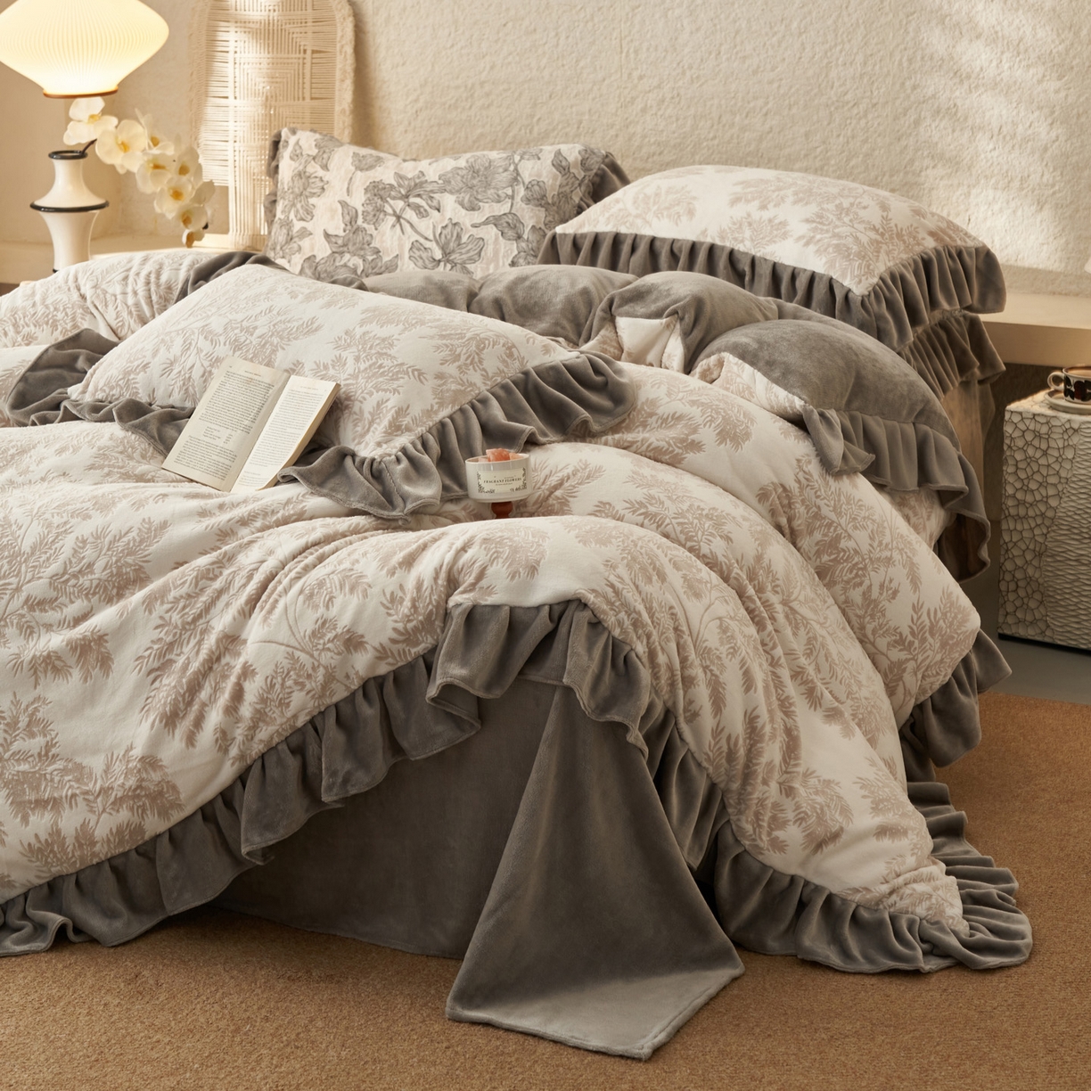 91家纺网 家纺一手货源 找家纺 早晨家纺 2025新款高克重牛奶绒烂花四件套 叶韵