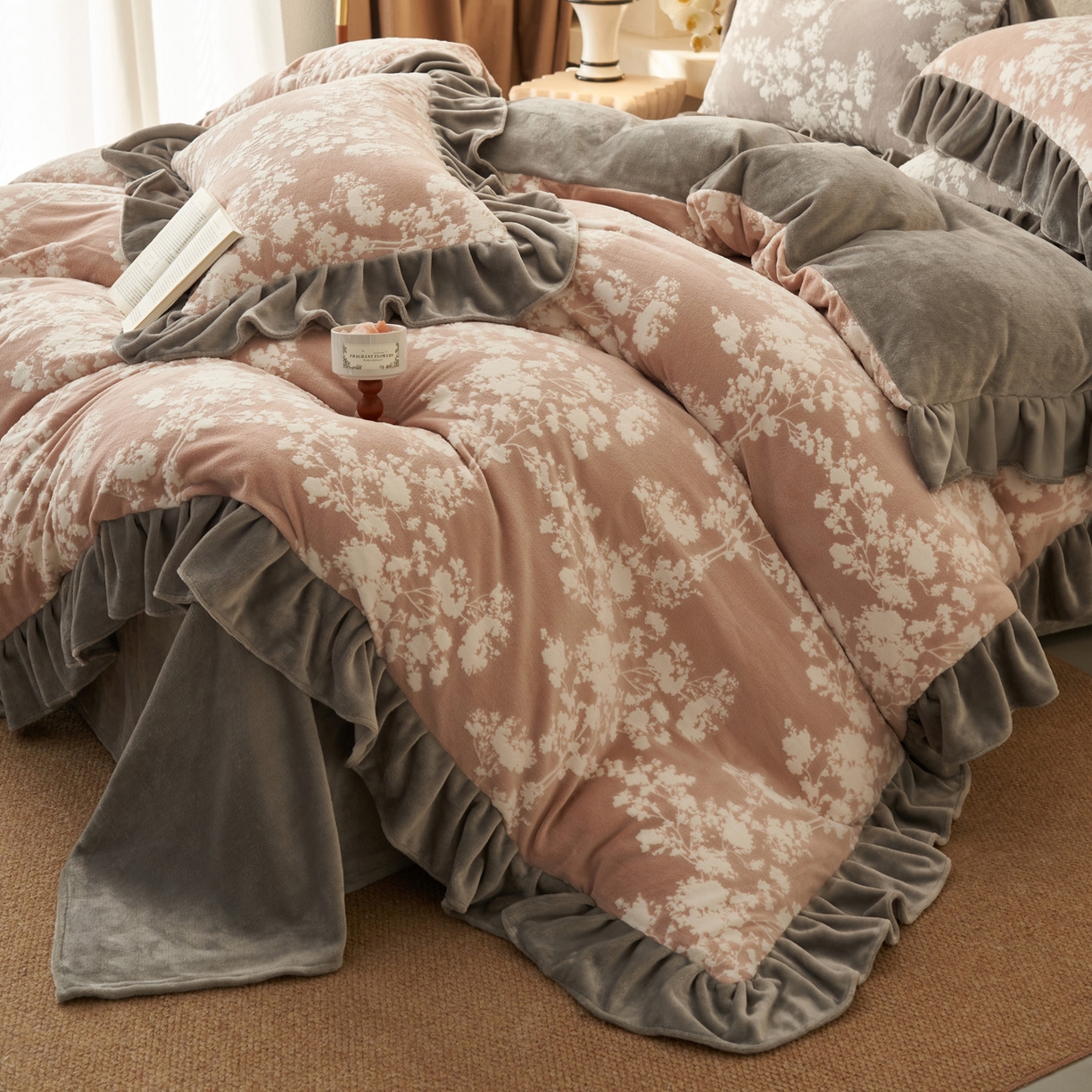 91家纺网 家纺一手货源 找家纺 早晨家纺 2025新款高克重牛奶绒烂花四件套 粉花眠