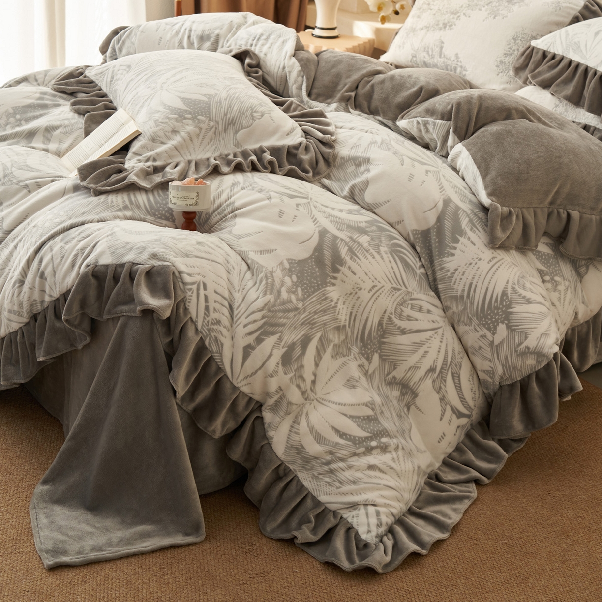 91家纺网 家纺一手货源 找家纺 早晨家纺 2025新款高克重牛奶绒烂花四件套 叶语灰