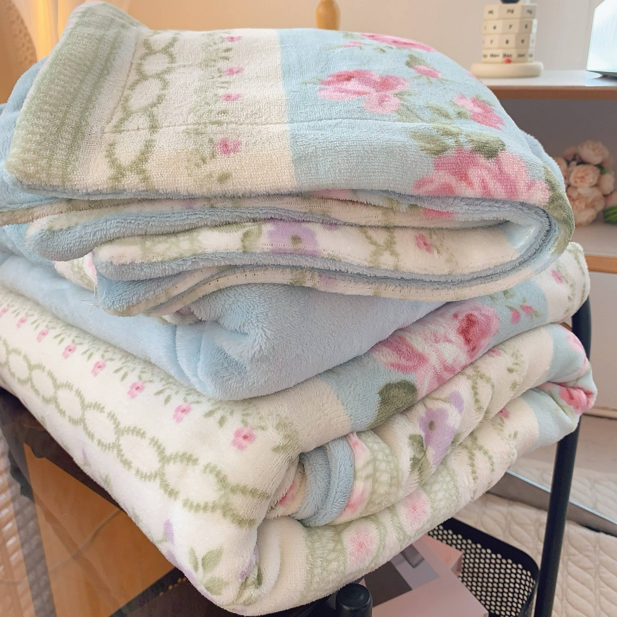 91家纺网 家纺一手货源 找家纺 莱豫家纺 2025新款加厚牛奶绒三件套四件套保暖不静电 蓝色梦境