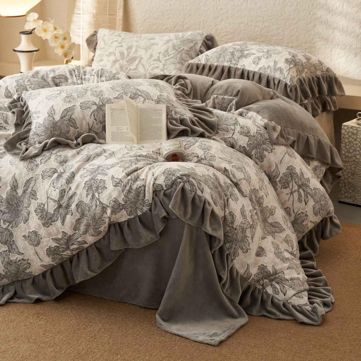 91家纺网 家纺一手货源 找家纺 早晨家纺 2025新款高克重牛奶绒烂花四件套 素花漫庭