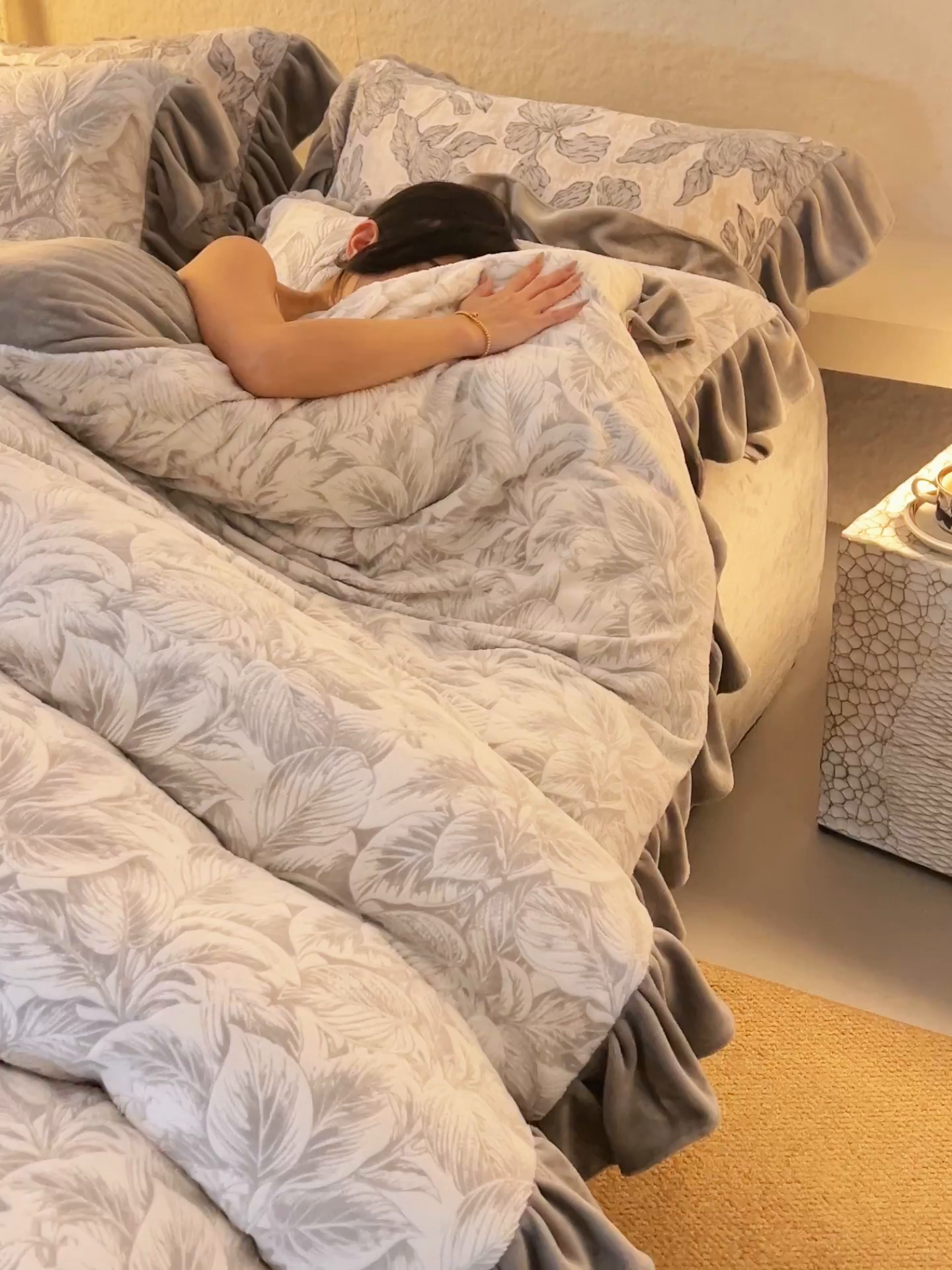 91家纺网 家纺一手货源 找家纺 早晨家纺 2025新款高克重牛奶绒烂花四件套 叶素