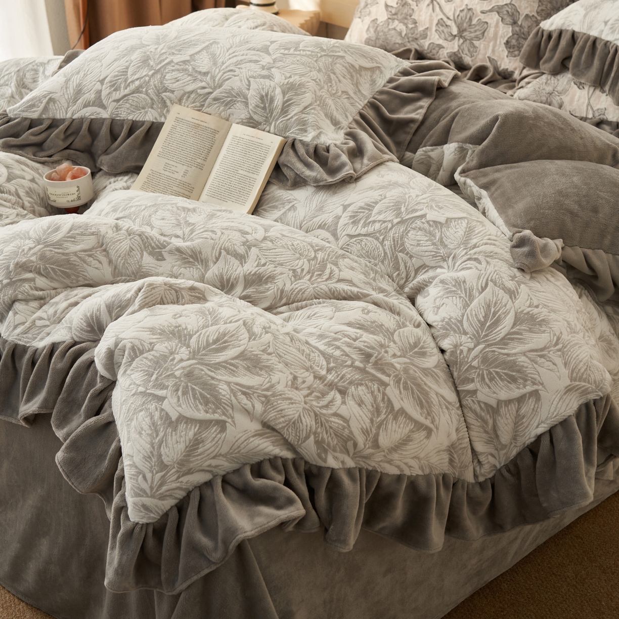 91家纺网 家纺一手货源 找家纺 早晨家纺 2025新款高克重牛奶绒烂花四件套 叶素