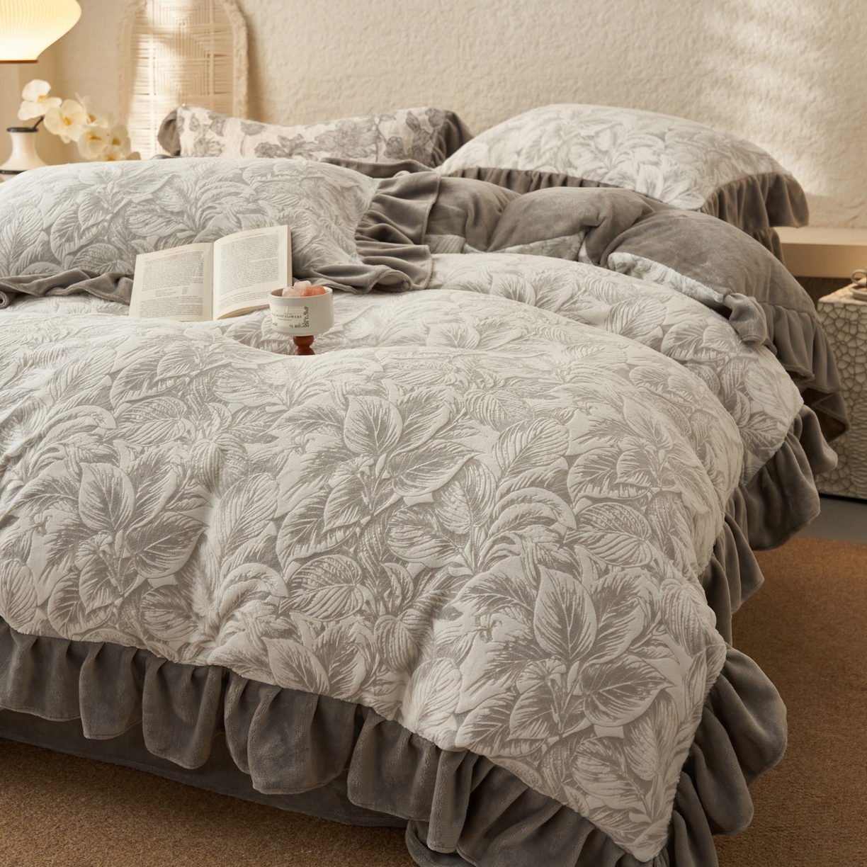 91家纺网 家纺一手货源 找家纺 早晨家纺 2025新款高克重牛奶绒烂花四件套 叶素