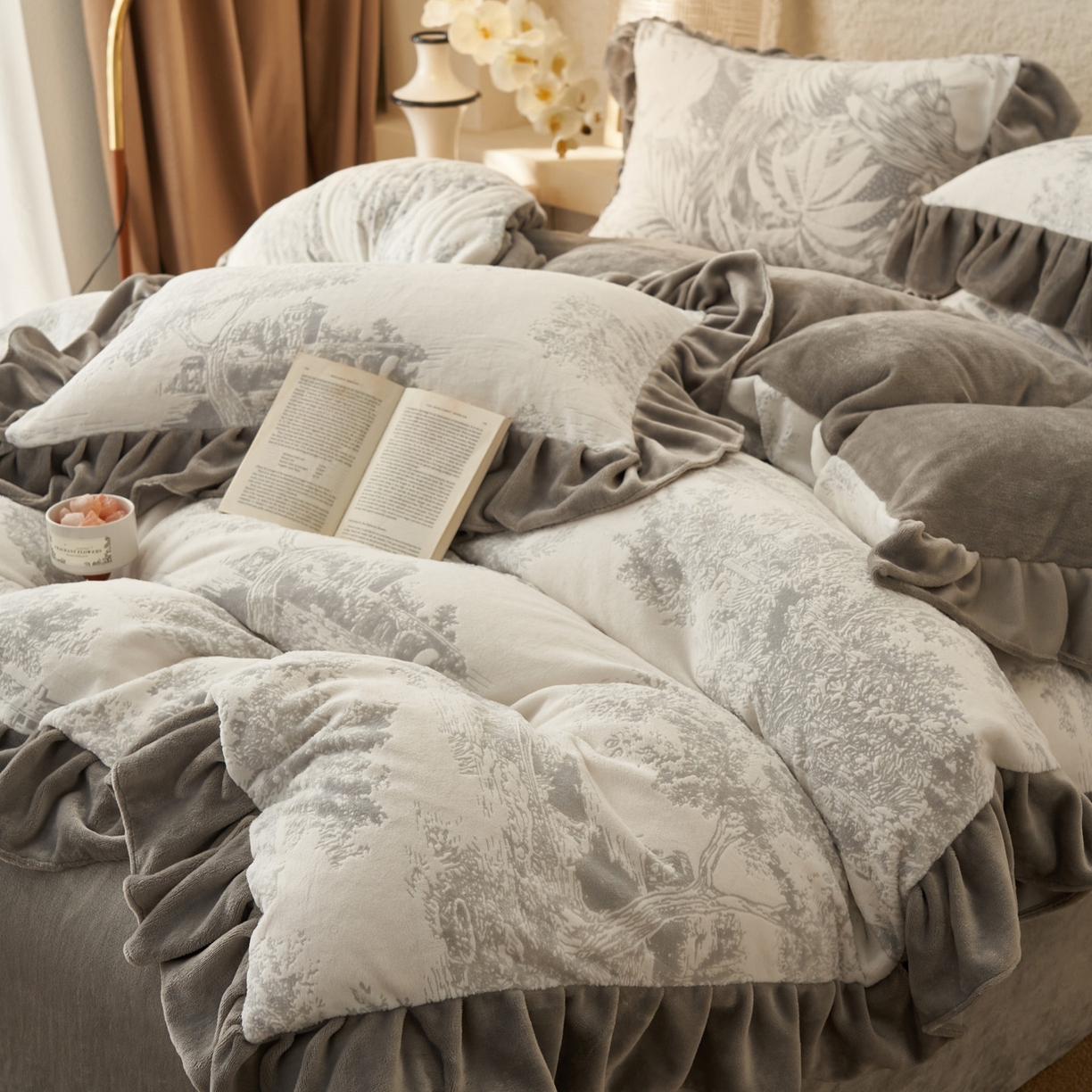 91家纺网 家纺一手货源 找家纺 早晨家纺 2025新款高克重牛奶绒烂花四件套 林影素韵