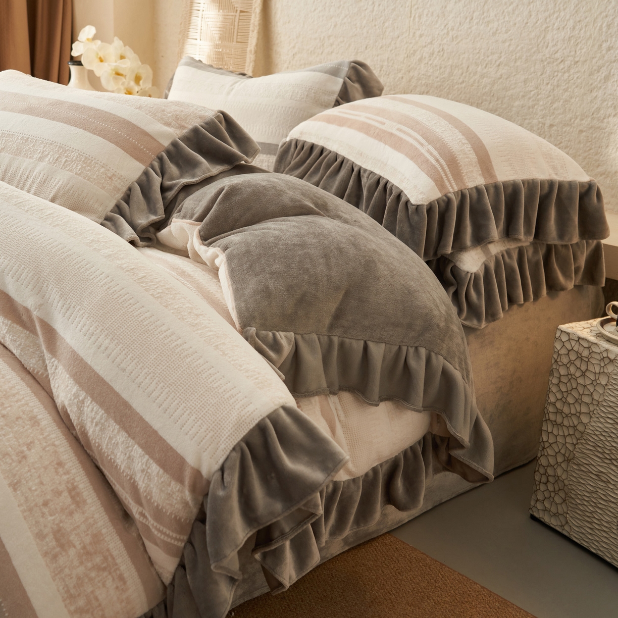 91家纺网 家纺一手货源 找家纺 早晨家纺 2025新款高克重牛奶绒烂花四件套 素纹