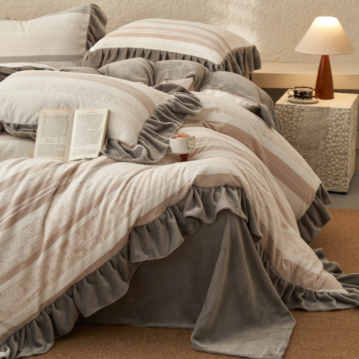 91家纺网 家纺一手货源 找家纺 早晨家纺 2025新款高克重牛奶绒烂花四件套 素纹