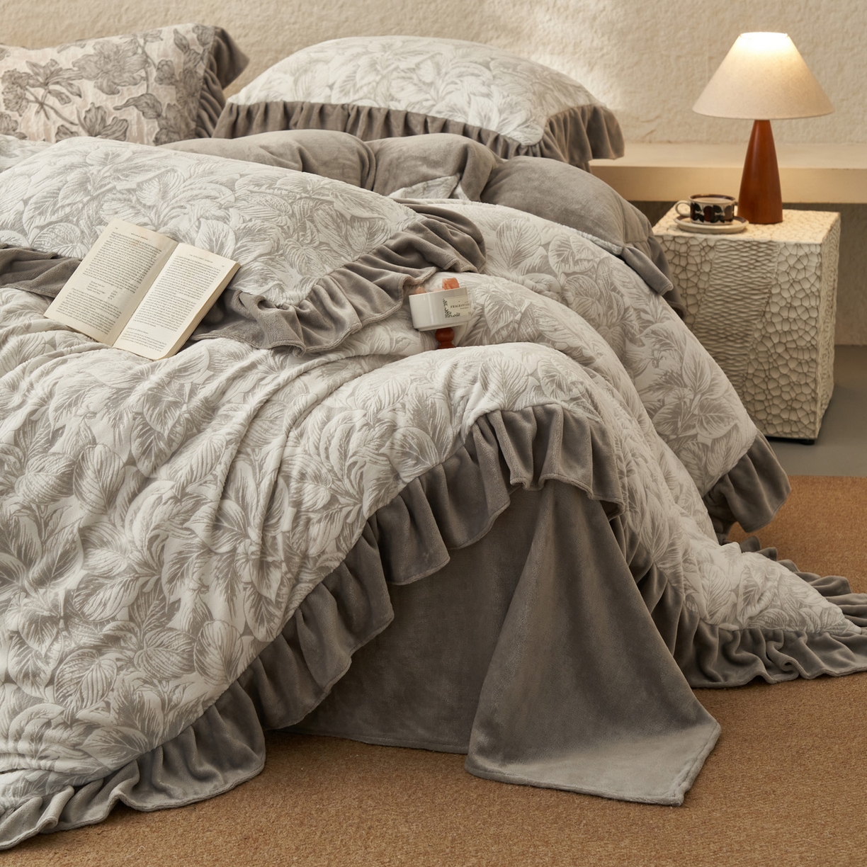 91家纺网 家纺一手货源 找家纺 早晨家纺 2025新款高克重牛奶绒烂花四件套 叶素